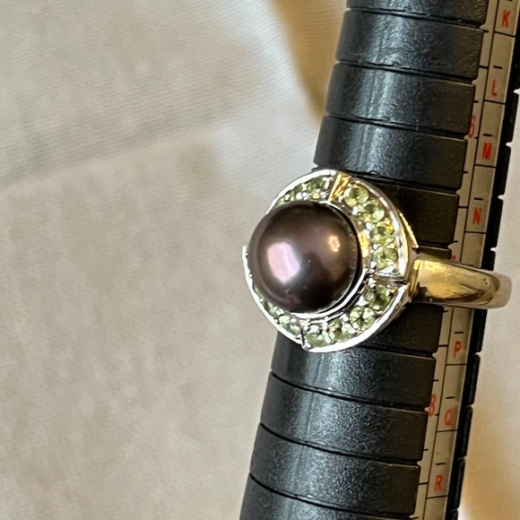 Freshwater pearl and genuine peridot ring, in sterling silver, size 7. - Picture 7 of 15